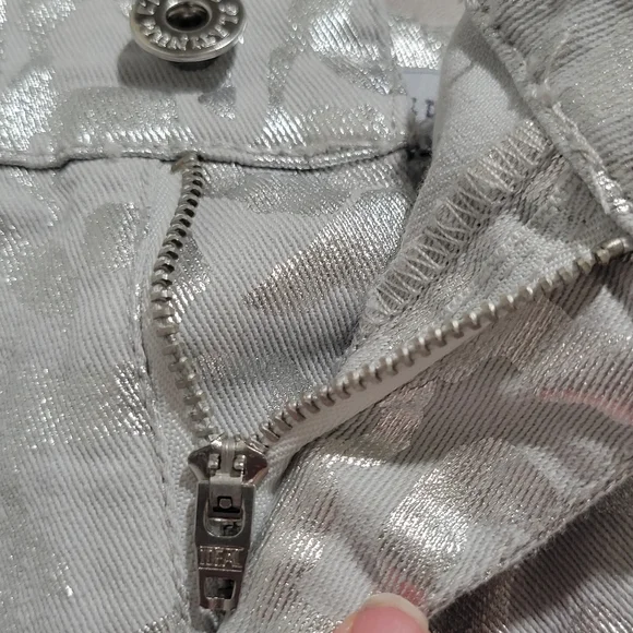 Chico's Platinum Denim Leopard Print Metallic Crop Jeans Size 3 (38) Silver - Picture 14 of 14